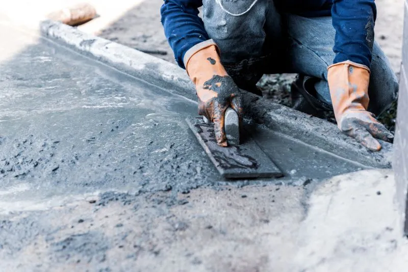 Concreter levelling concrete