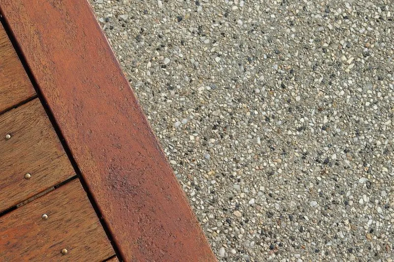 Exposed aggregate concrete finish