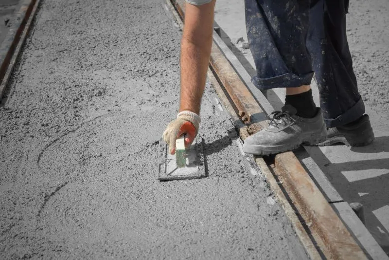 smoothing concrete surface